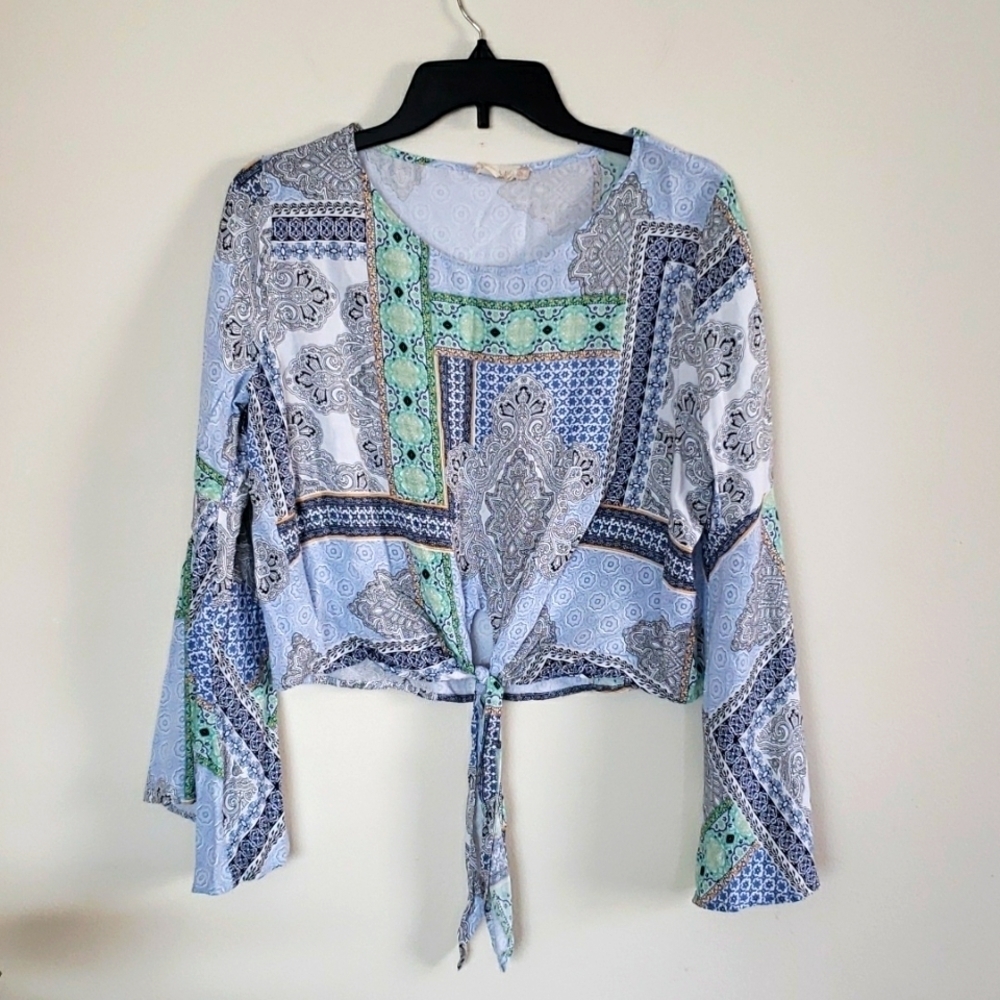 Altar'd State boho Hippie Patchework cropped tie front top. Sz M